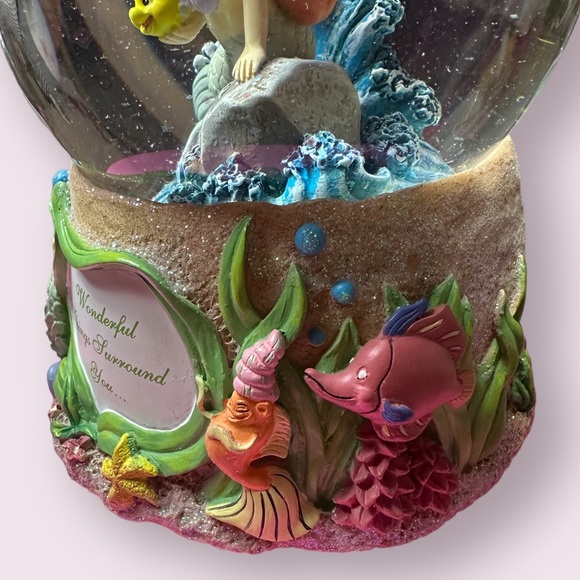 Precious Moments Disney Showcase Collection 2013 Little Mermaid Snow Globe - Picture 9 of 10